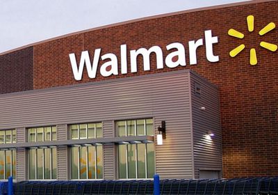 "وول مارت" تستعد لتحمل جزء من تكاليف الرسوم الجمركية