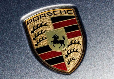 مستثمرو "بورشه" يطالبون الرئيس التنفيذي بالتخلي عن أحد منصبيه