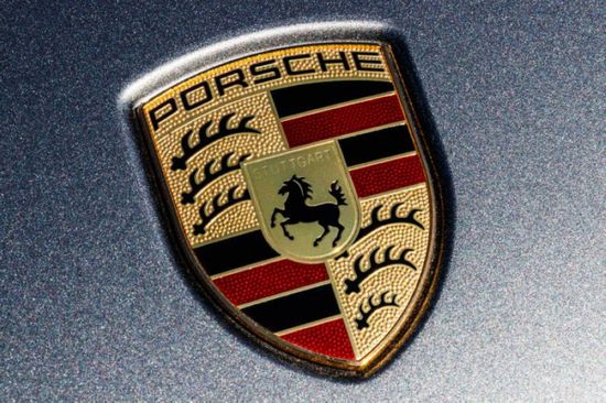 مستثمرو "بورشه" يطالبون الرئيس التنفيذي بالتخلي عن أحد منصبيه