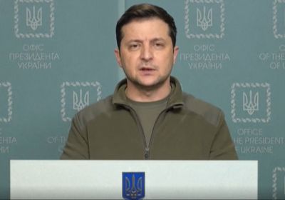 زيلينسكي يطالب بفرض عقوبات إضافية على روسيا