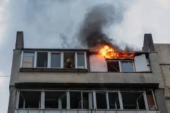 7 إصابات في استهداف روسي لمبنى سكني بكييف