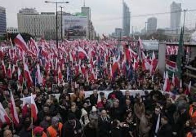 آلاف يتظاهرون لدعم المرشحين المتنافسين في انتخابات الرئاسة البولندية