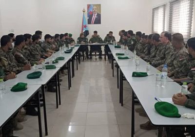 العميد الربيعي يبحث تعزيز الأداء الأمني في العاصمة عدن   