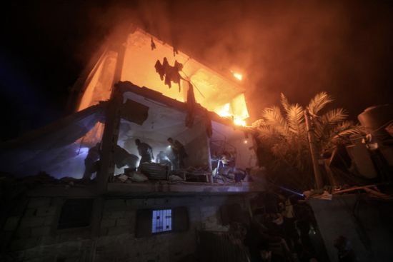 استشهاد 5 فلسطينيين بينهم طفل في قصف للاحتلال