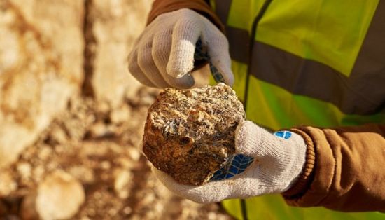 الصين تهيمن على معادن ومكونات البطاريات عالميًا