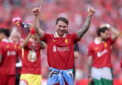 فوز الشقيقين ماك أليستر بلقبين للدوري في بلدين مختلفين في نفس اليوم