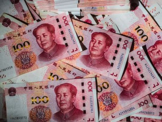 اليوان يتراجع بعد وصوله لأعلى مستوى في 7 أشهر