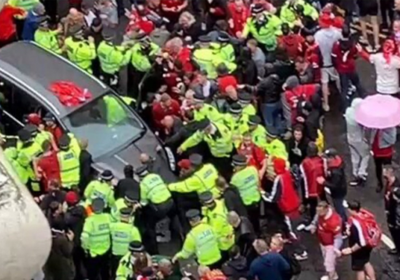 الشرطة البريطانية: سيارة تصدم حشداً من المارة في ليفربول