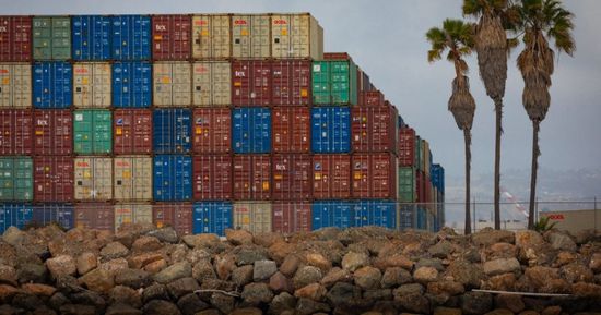 الشحن البحري بين الصين وأمريكا يقفز بعد الهدنة التجارية