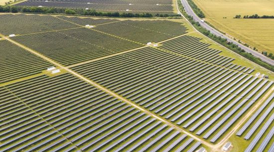 الطاقة الشمسية تتجاوز النووية عالميًا لأول مرة خلال الصيف