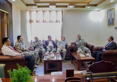 وزير النقل يبحث التنسيق مع خفر السواحل لحماية المياه الإقليمية