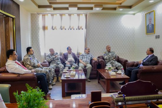 وزير النقل يبحث التنسيق مع خفر السواحل لحماية المياه الإقليمية