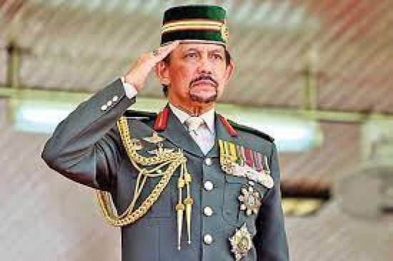 بروناي: السلطان بصحة جيدة عقب نقله إلى مستشفى في ماليزيا