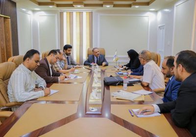 وزير النقل يوجه بسرعة إنجاز ميناء سقطرى الاستراتيجي