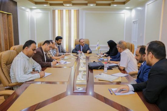 وزير النقل يوجه بسرعة إنجاز ميناء سقطرى الاستراتيجي