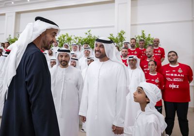 رئيس الإمارات يستقبل فريق شباب الأهلي في قصر البحر