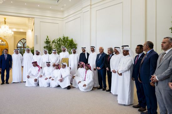 رئيس الإمارات يستقبل الفائزين بمسابقات "أمير الشعراء" و"شاعر المليون"