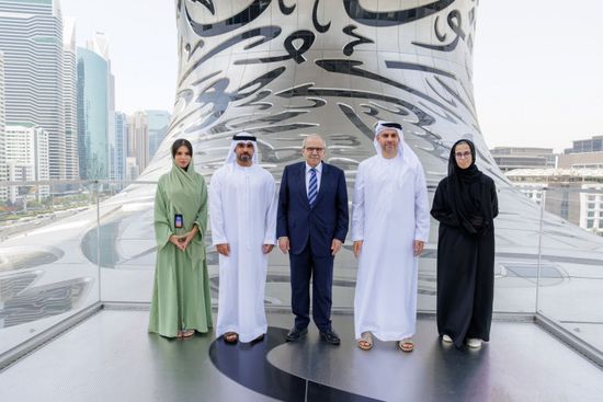رئيس الوزراء اللبناني يزور متحف المستقبل في دبي