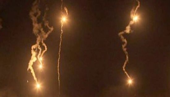 جيش الاحتلال يلقي قنابل مضيئة على جنوبي لبنان