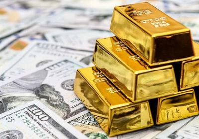 تراجع أسعار الذهب مع صعود الدولار بعد قرار قضائي بشأن الجمارك