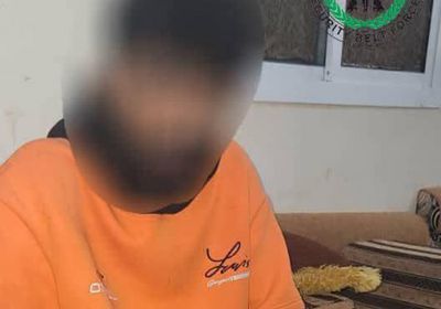 حزام لحج يضبط متهما بحيازة خمور وحشيش في نقطة الحسيني