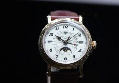 صادرات الساعات السويسرية تقفز 18% في أبريل مدفوعة بزيادة الشحنات