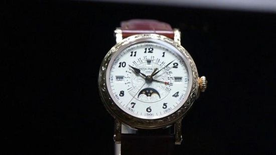 صادرات الساعات السويسرية تقفز 18% في أبريل مدفوعة بزيادة الشحنات