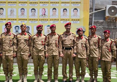 العنشلي يكرم خريجي الدفعة الثالثة جامعيين من الكلية الحربية