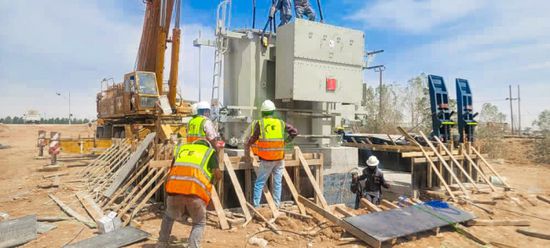 بدء تركيب محطات التحويل في مشروع الطاقة الشمسية بشبوة