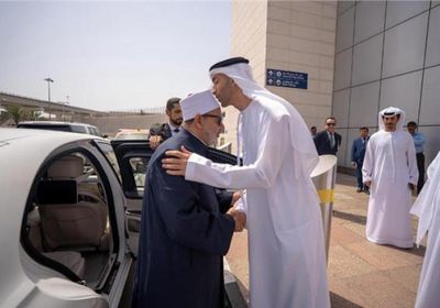 شيخ الأزهر يغادر مطار دبي متوجهًا للقاهرة