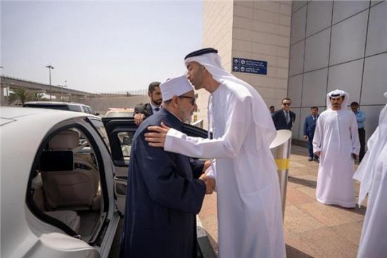 شيخ الأزهر يغادر مطار دبي متوجهًا للقاهرة