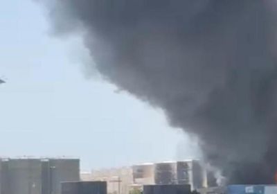 الإمارات.. السيطرة على حريق في ميناء الحمرية