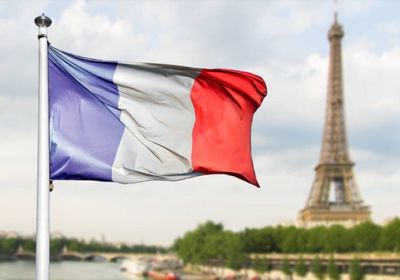 فرنسا تعيد النظر في إصلاحات النقل بعد تهديدات سائقي الأجرة