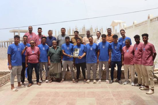 بعد التأهل للدرجة الأولى.. انتقالي حضرموت يكرم لاعبي نادي التضامن