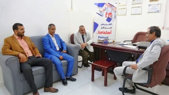 نائب محافظ شبوة يطلع على خطط تطوير مستشفى بن زايد