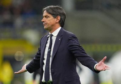 مشجع وحيد يرحب بلاعبي إنتر رغم انهيار الفريق