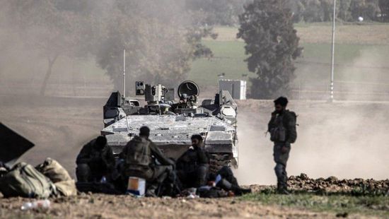 الجيش الإسرائيلي يرد على اتهامه بإطلاق النار قرب مركز مساعدات