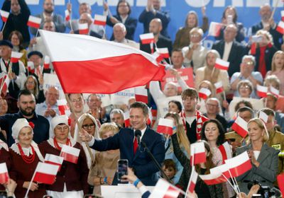 البولنديون يقترعون في انتخابات رئاسية حاسمة