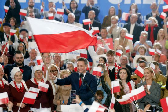 البولنديون يقترعون في انتخابات رئاسية حاسمة