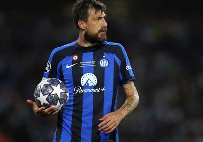 أتشيربي مدافع إنتر ينسحب من تشكيلة إيطاليا بدعوى عدم احترامه
