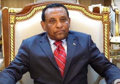 رئيس الوزراء السوداني الجديد يعلن حل الحكومة