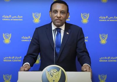 رئيس الوزراء السوداني يحل الحكومة