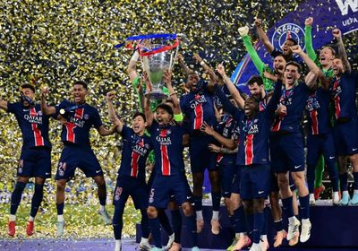 ماركون يستقبل نجوم باريس سان جيرمان لتهنئتهم