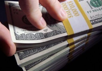 الدولار يتخلى عن بعض مكاسبه