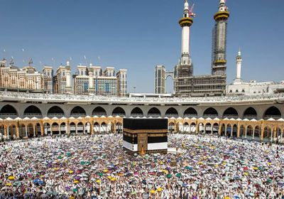 الحجاج يتوافدون إلى مكة وسط تدابير مشددة 