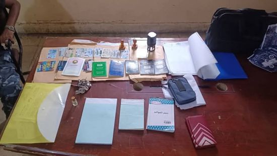 القبض على متهم سرق مقتنيات من سيارات بالمكلا