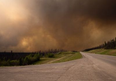    حرائق الغابات تعطل إنتاج 7% من النفط بكندا