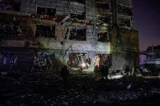 قصف روسي يقتل 5 أشخاص ويقطع الكهرباء عن زابوريجيا