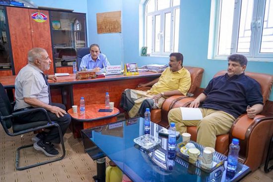 نائب محافظ شبوة يطمئن على استقرار الإمدادات للمشتقات النفطية