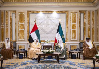 أمير الكويت ومنصور بن زايد يبحثان تعزيز التعاون المشترك بين البلدين